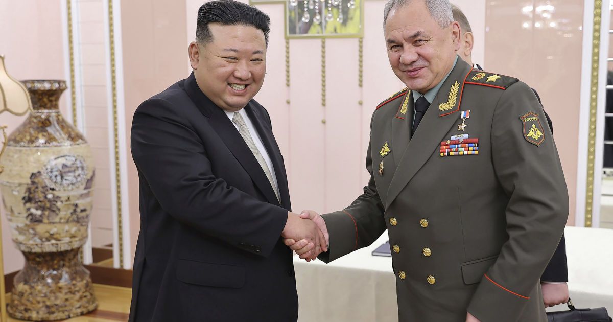 Північнокорейський диктатор готується показати Шойгу свою заборонену "гордість" / AP