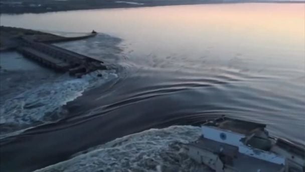 Росіяни підірвали Каховську ГЕС / Скриншот з відео Володимира Зеленського