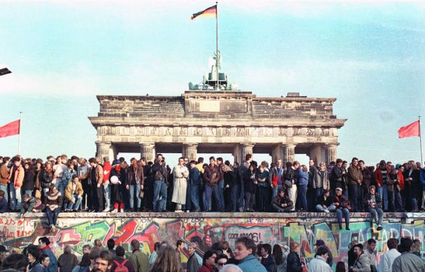 Приєднання НДР і Західного Берліна до ФРН (зразка до 1990 року) відбулося 3 жовтня 1990 року / © 