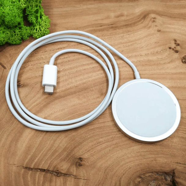 MagSafe.  / © Фото з відкритих джерел