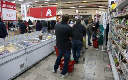 Новорічні закупи: що купують українці та яка ситуація у магазинах