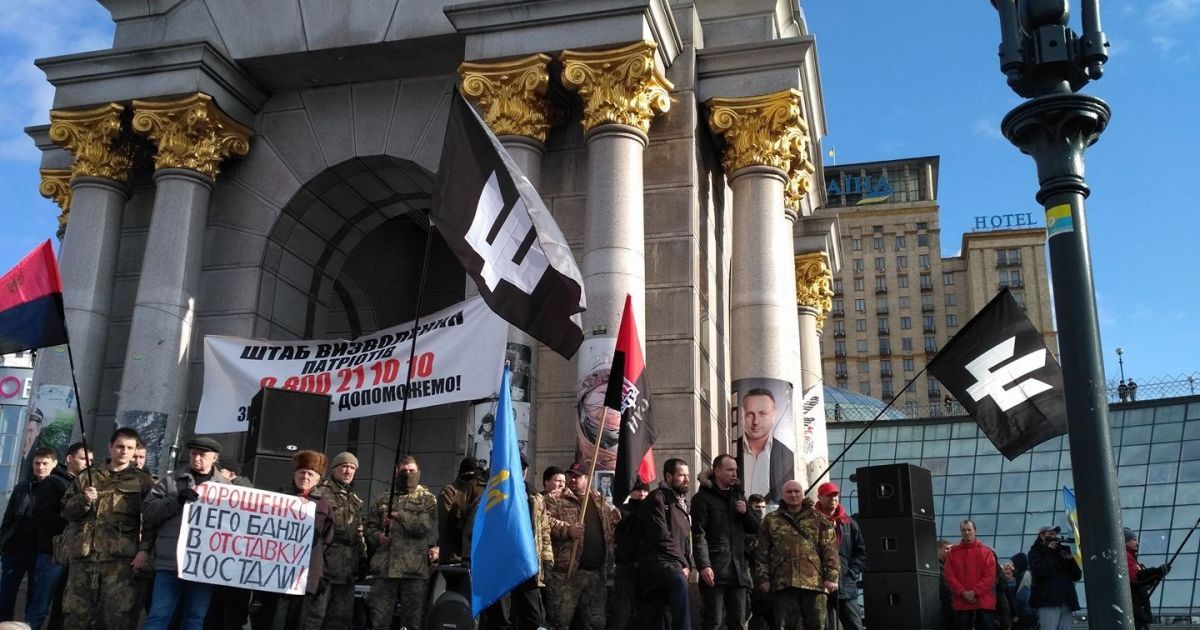 "Блокадники" протестують на Банковій після зборів на Майдані. Дивіться онлайн-трансляцію