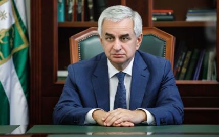 Президент Абхазии отказался уходить в отставку