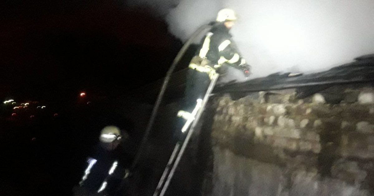 Пожежа у військовій комендатурі Маріуполь_2 / © 0629.com.ua