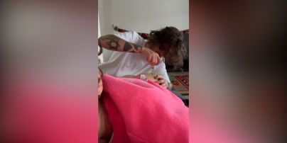 Даша Кацурина показала, как Владимир Дантес ее лечит