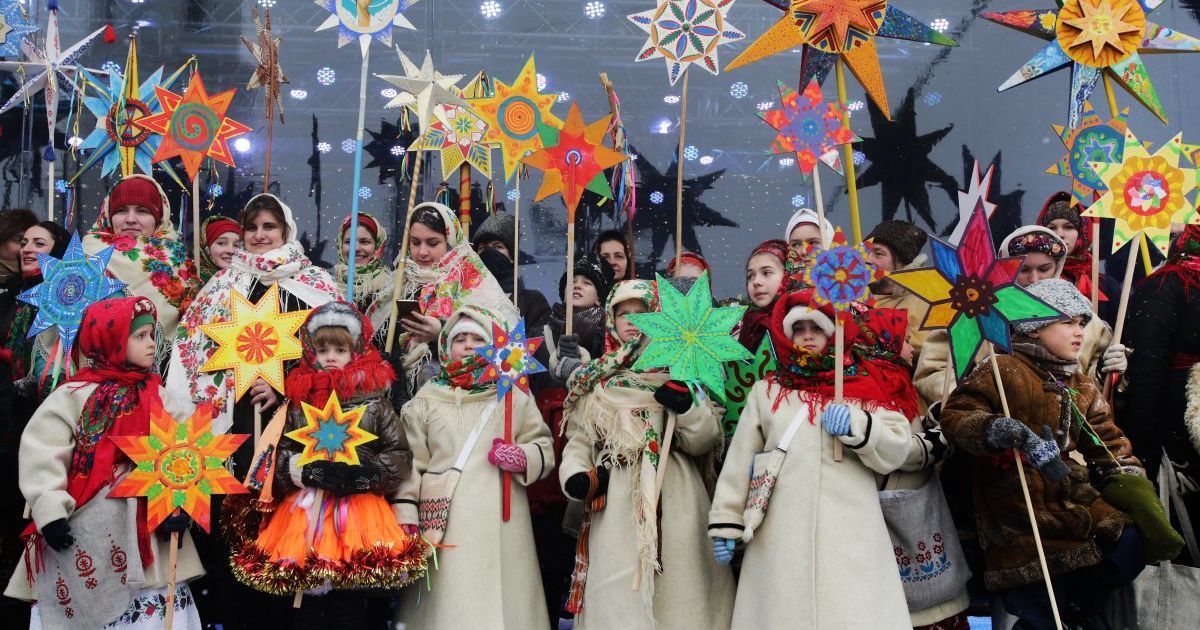"Родился Бог в санях". Официальные аккаунты украинских органов власти "хором спели" колядку