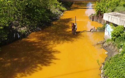 Чому річка Либідь у Києві стала отруйно жовтою: оприлюднено результати аналізу проб води