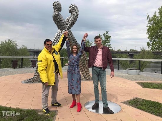 Скована ланцюгами пара із Харкова передумала знімати їх зараз, бо мають нові плани