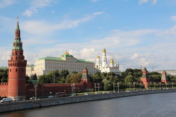 Кремль готовит масштабную информационную атаку из-за протестов, вызванных законом о НАБУ и САП — ГУР