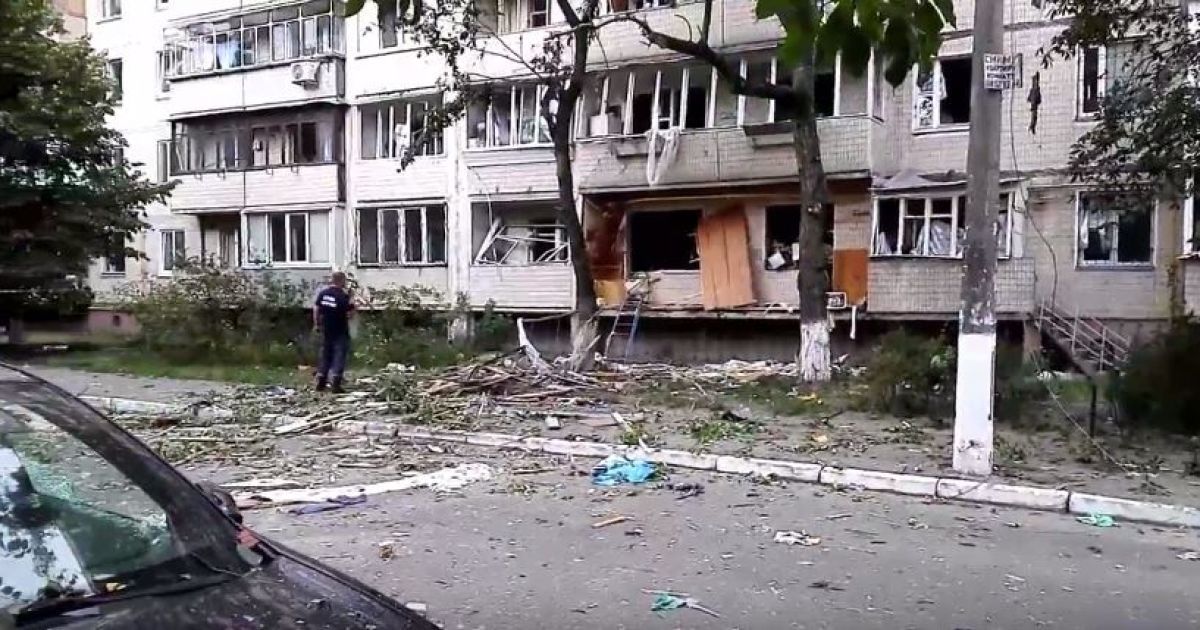 У Києві прогримів потужний вибух у житловому будинку