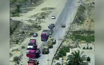 В Египте танк переехал авто террористов-смертников и спас десятки жизней