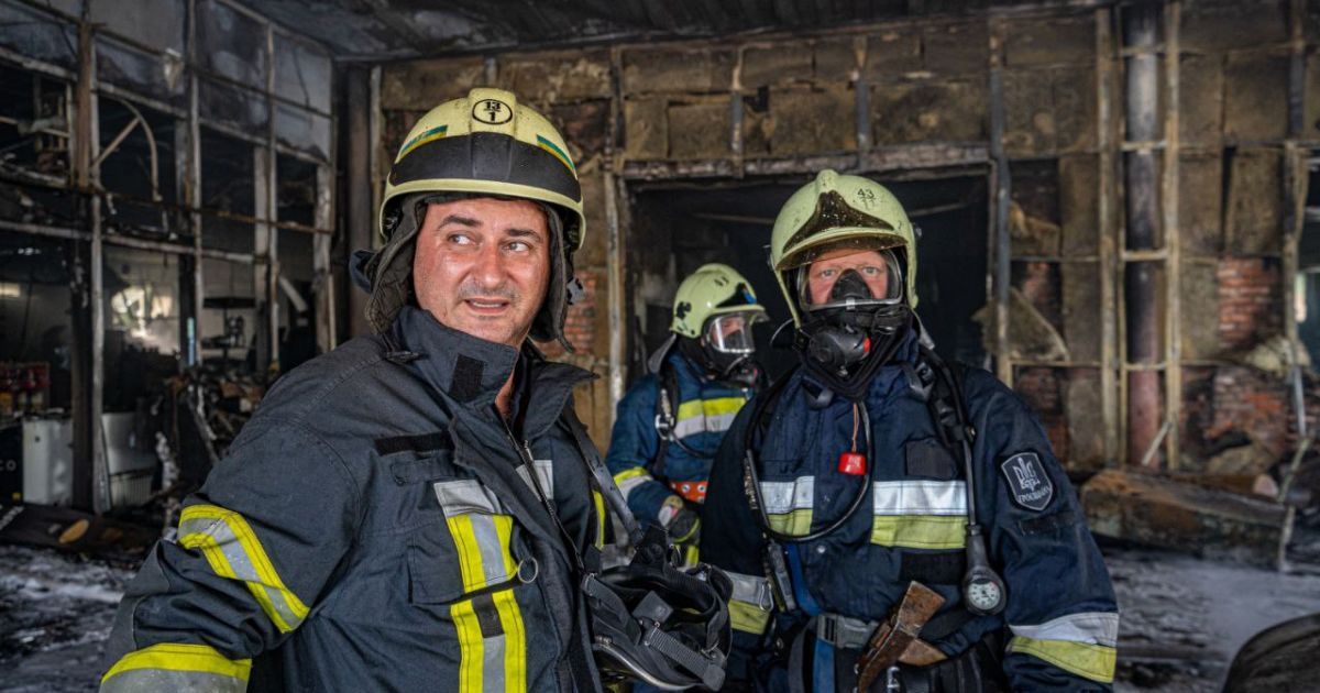 Рятувальники ліквідували масштабну пожежу на АЗС у Деснянському районі Києва / © ДСНС