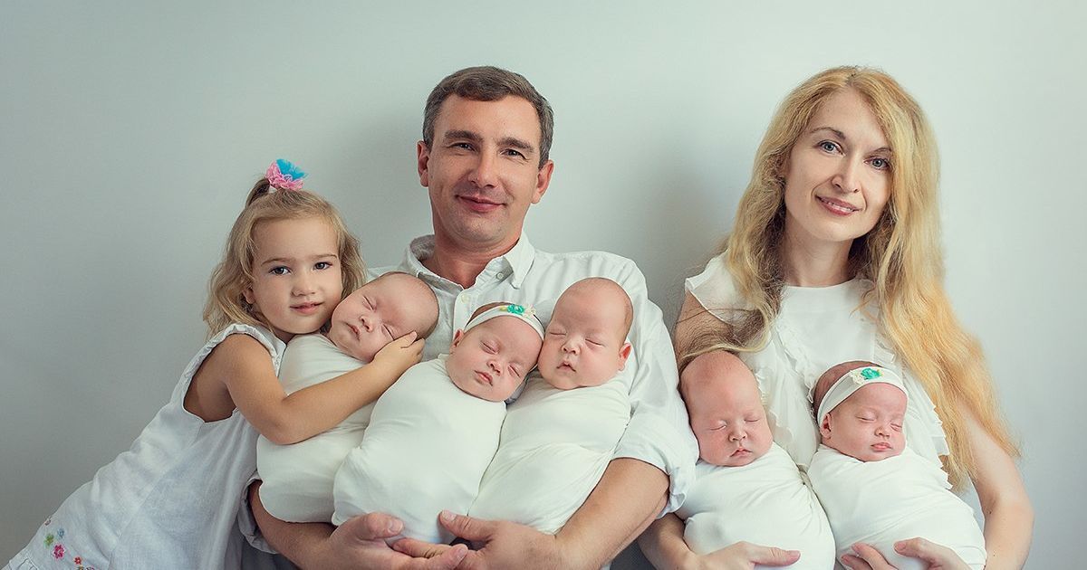 Сергій Семенов, Оксана Кобелецька та їхні п'ятеро дітей