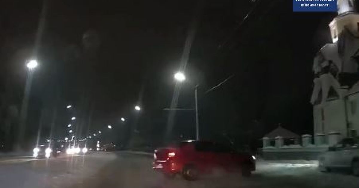 В Сети появилось видео с аварии в Белой Церкве, где авто бросило на отца с дочерью на санках