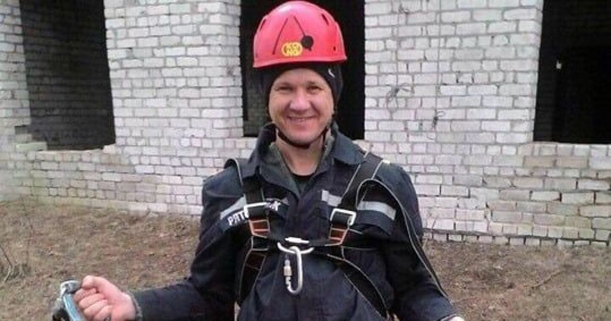 "Уходят на небо по повышенному рангу вызова". Спасатели попрощались с погибшим в Одессе пожарным