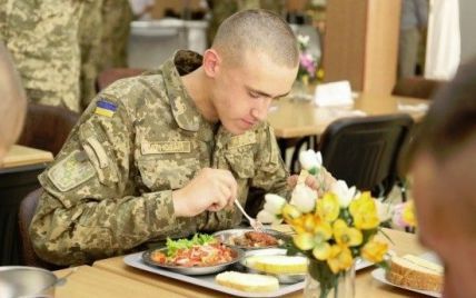 Годувати по-новому: Кабмін прийняв рішення про фундаментальну реформу харчування в українській армії