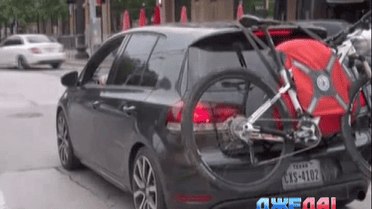 В США поступил в продажу первый в мире надувной багажник для транспортировки велосипедов