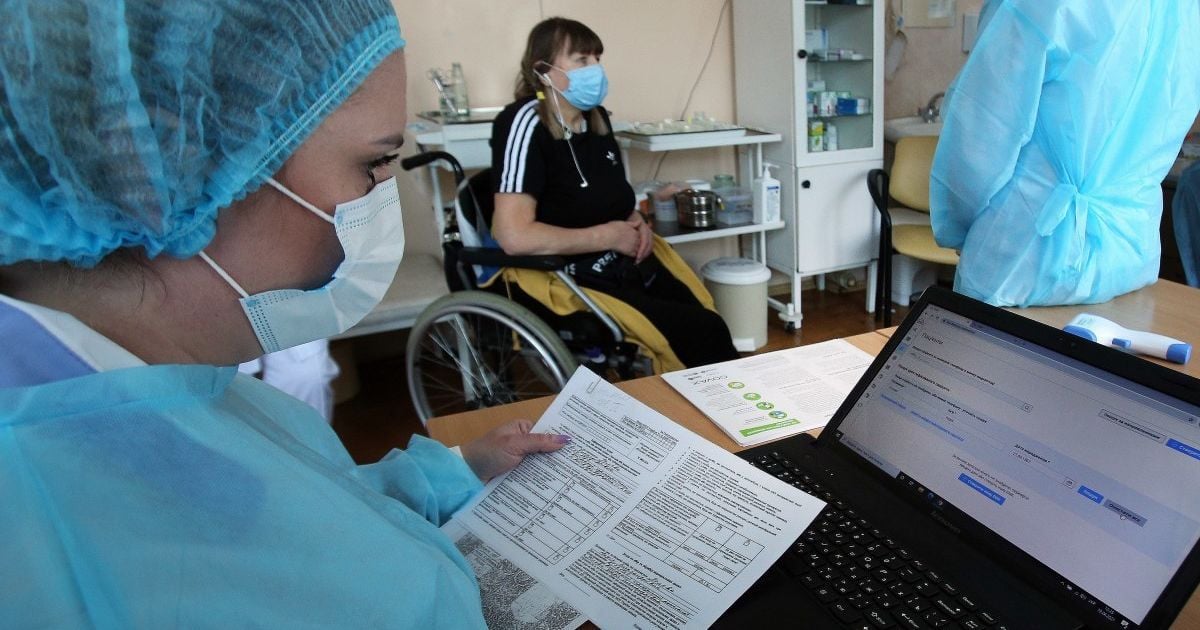 Місця в лікарнях Херсона переповнені, а пацієнтів з COVID-19 везуть до сусідніх міст