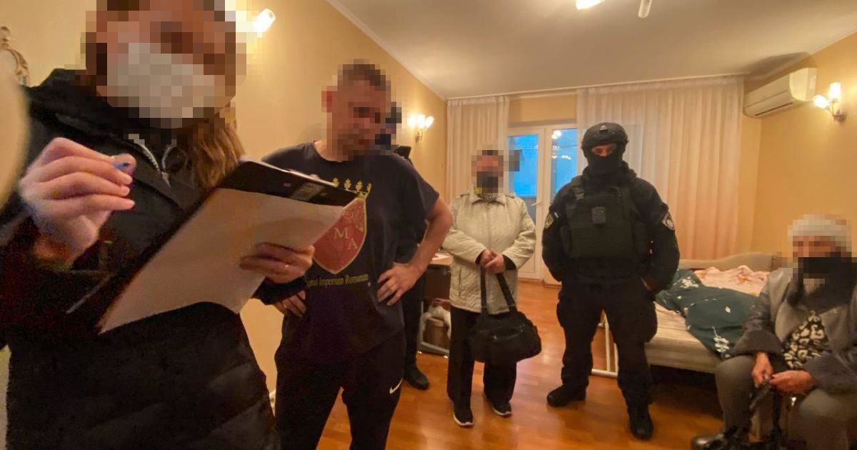 "Черные" деньги вкладывали в подпольный бизнес: в Киеве адвокат и работник страховой сколотили банду коллекторов