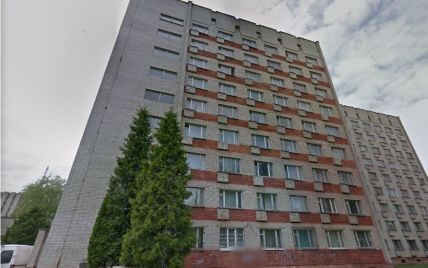Во Львове 17-летняя студентка выпала с 7 этажа общежития и погибла