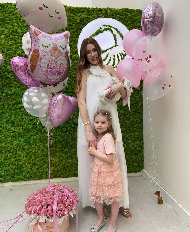 Анастасія Суббота з доньками / © instagram.com/anastasiiasubbotaofficial