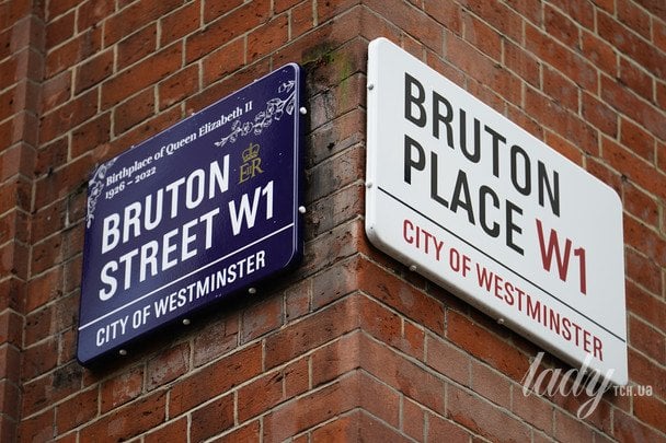 Меморіальна табличка у будинку, де народилася принцеса Єлизавета / © Getty Images