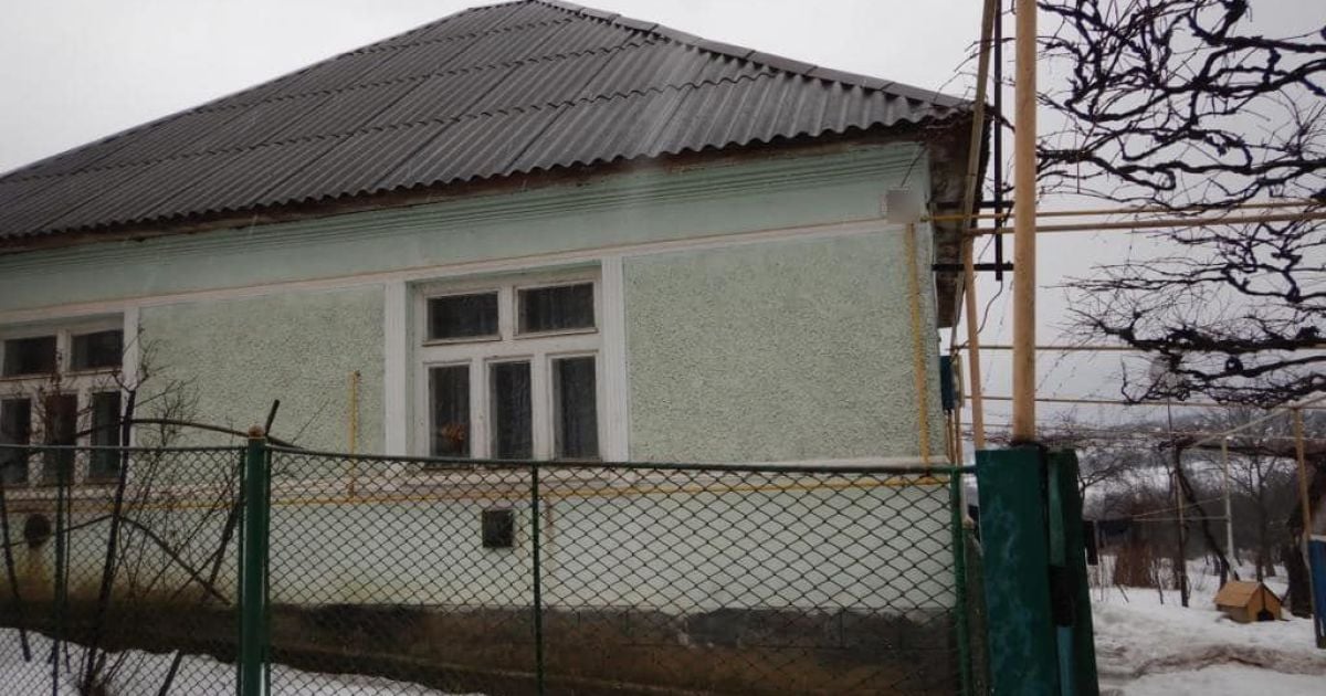 На Закарпатье в доме нашли мертвого мужчину и тяжело раненую женщину: на них напал родственник