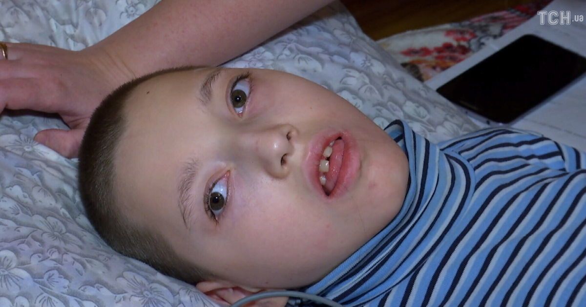 Школярі Івано-Франківська влаштували благодійний ярмарок заради 11-річного Сергійка