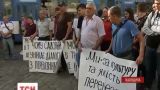 Пикетирующие устроили "Львовский майдан" под стенами городского совета