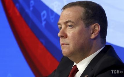 Бросили коктейль Молотова: в Москве подожгли приемную Медведева