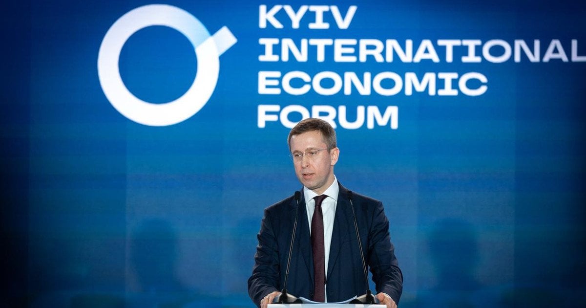 Прем’єр-міністр України Сергій Корецький під час участі у Київському міжнародному економічному форумі