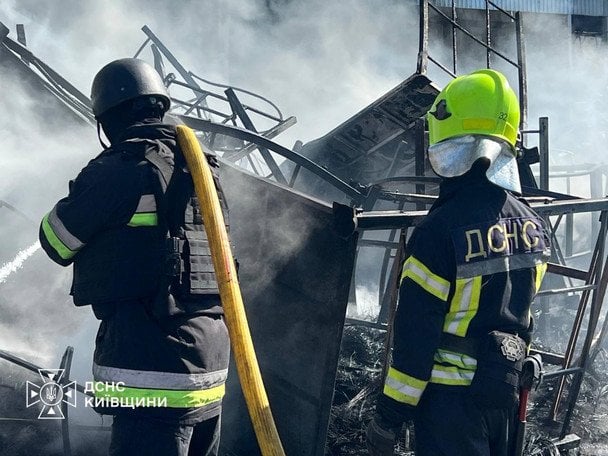 Наслідки повторного удару по Київщині 29 серпня / © ДСНС України