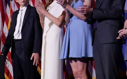 Дочь Дональда Трампа на его выступлении сверкнула стройными ногами в мини-платье