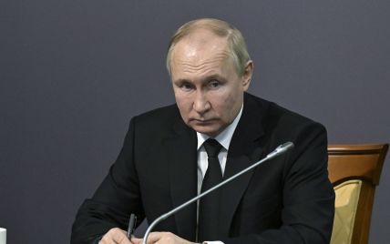 Путин ввел "полное военное положение" на оккупированных территориях Украины