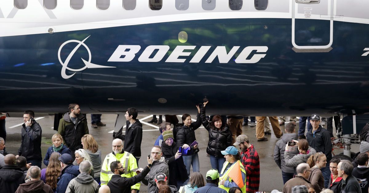 Boeing опублікував листування співробітників про 737 MAX: "Літак спроєктували клоуни під керівництвом мавп"