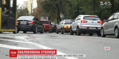 Сильный дождь в Киеве вызвал масштабные пробки в городе
