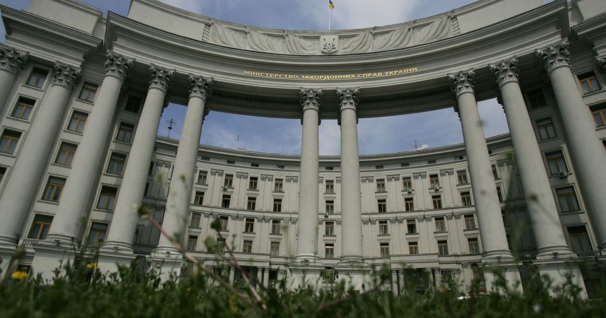 В центре Киева под зданием МИД паслись козы (фото)