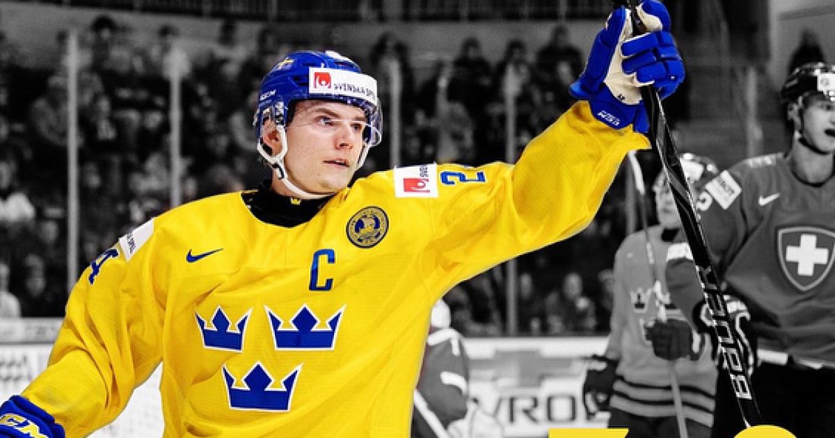 Шведский хоккеист расстроился поражением и выбросил медаль чемпионата мира-2018