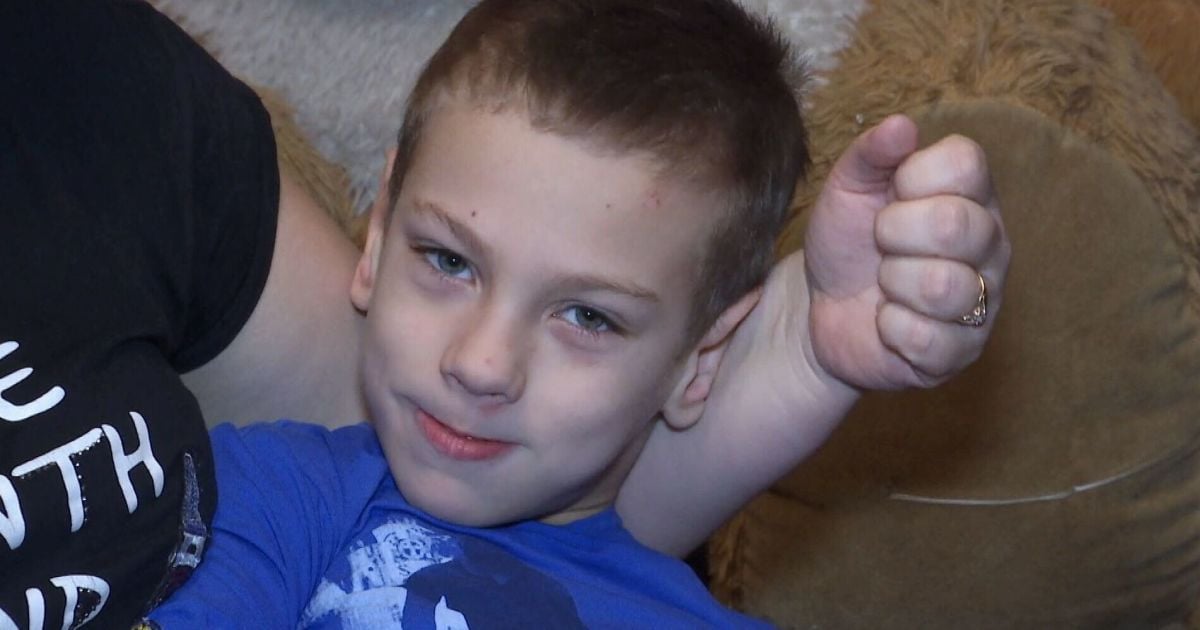 Помогите 8-летнему Владику начать самостоятельно ходить