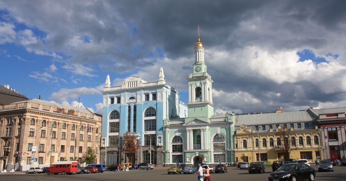 У неділю в Києві перекриють Контрактову площу і тимчасово змінять рух транспорту. Мапа