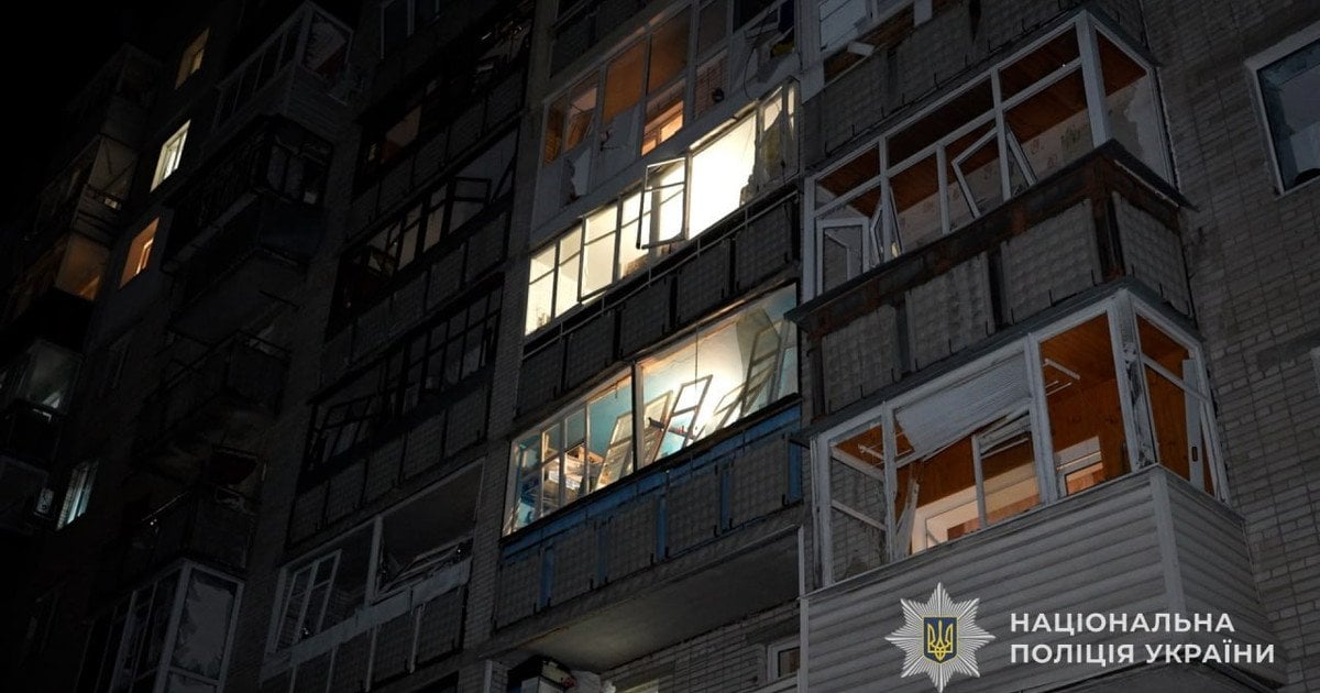 Пошкоджений будинок у Сумах після атаки у ніч проти 21 квітня