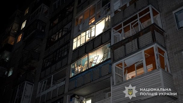 “Прильоти” по житлових кварталах, кількість поранених зросла: РФ атакувала обласний центр (фото, відео)