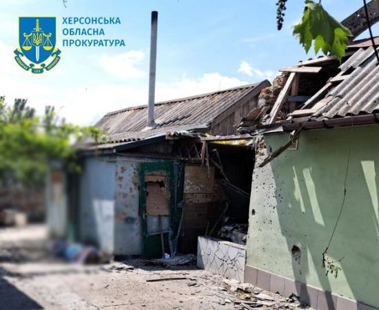 Росіяни обстріляли Херсонську область та вбили чоловіка біля його будинку: фото