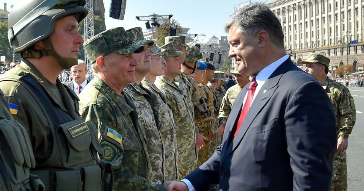Зрелищный марш состоялся на Крещатике / © Пресс-служба президента