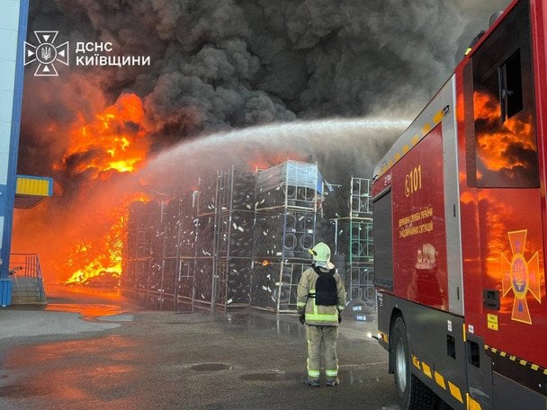 Наслідки повторного удару по Київщині 29 серпня / © ДСНС України