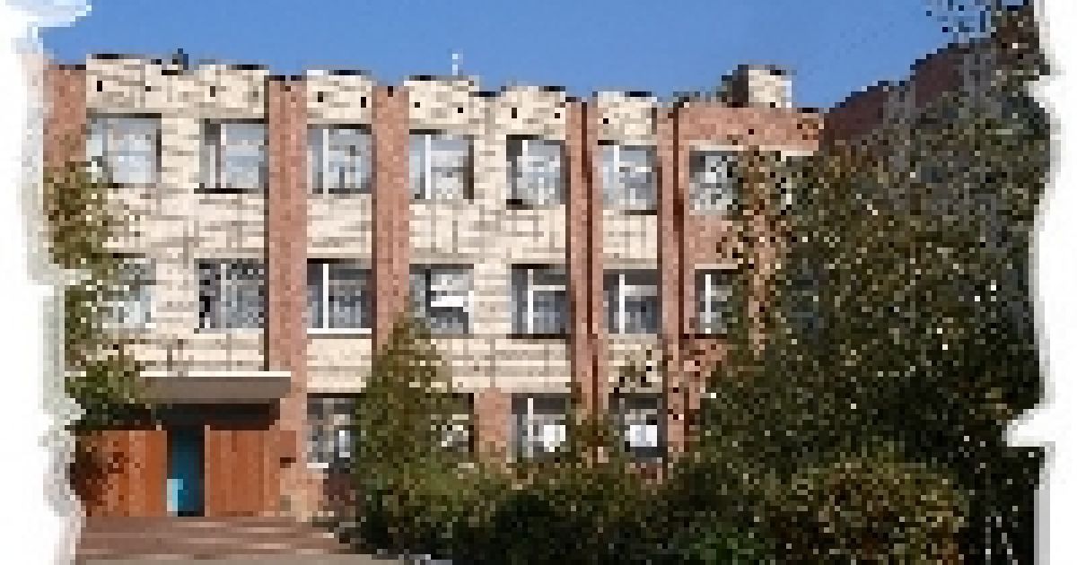 Свежий ремонт: в школе Новой Каховки обвалился потолок