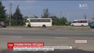 Маршрутка, що калічить. Люк, який намагалися відкрити пасажири, розсипався на уламки скла