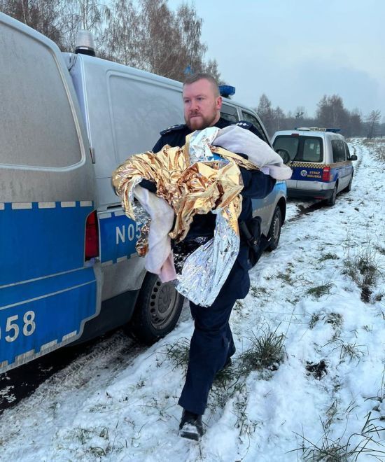 Була застуджена і голодна: у Польщі дворічна дитина жила з матір'ю посеред лісу в наметі (фото)