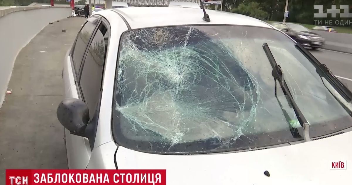 Странные столичные ДТП в дождливый день: "Ланос" сыграл в боулинг, а спорткар показал неповторимый дрифт