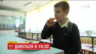 У миргородській гімназії влаштували бій з фаст-фудом